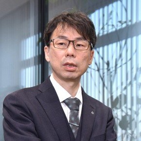鈴木氏