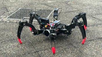 「スパイダーロボ」登場　がれきを走破、モノに「触って判断」も　災害現場で活用へ　国内ベンチャー
