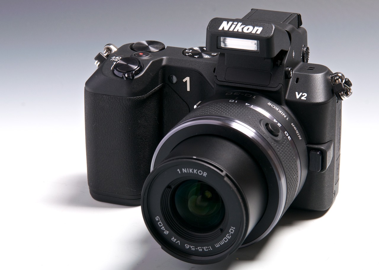 マニュアル撮影も楽しめる、快速小型軽量ミラーレス ニコン「Nikon 1 V2」（1/5 ページ） - ITmedia NEWS