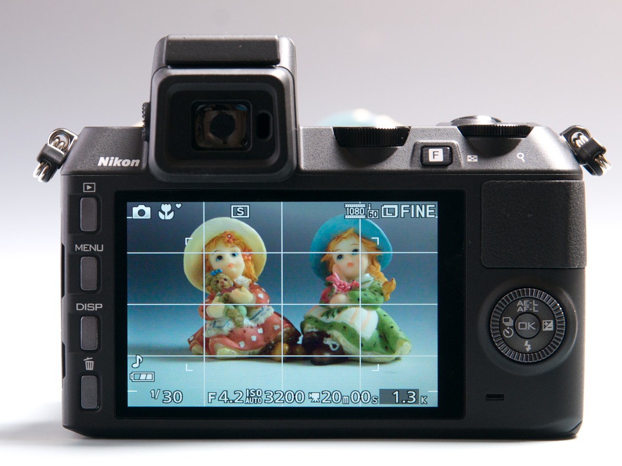 マニュアル撮影も楽しめる、快速小型軽量ミラーレス ニコン「Nikon 1 V2」（2/5 ページ） - ITmedia NEWS