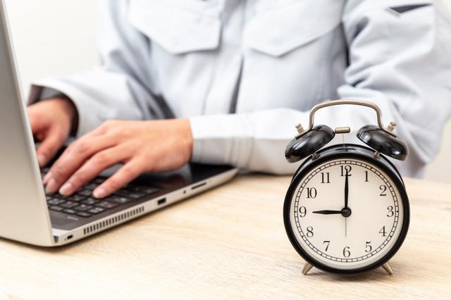 Web打刻で勤怠管理を効率化!今すぐ知りたいメリット・比較・選び方のメインビジュアル