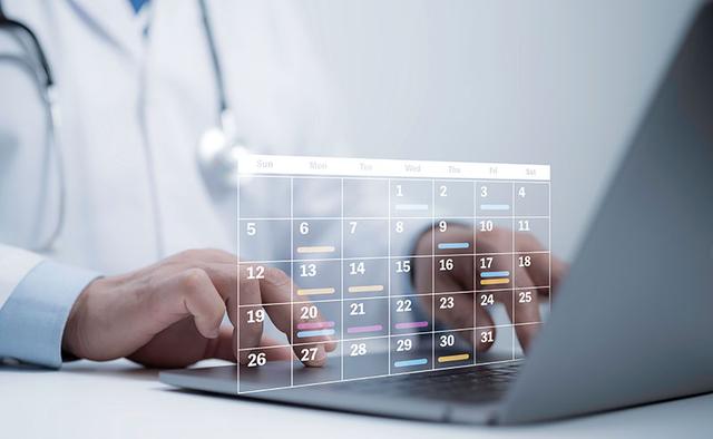 病院向け勤怠管理システムの選び方 「業務負担を軽減し、法令対応をスムーズに」がポイントのメインビジュアル