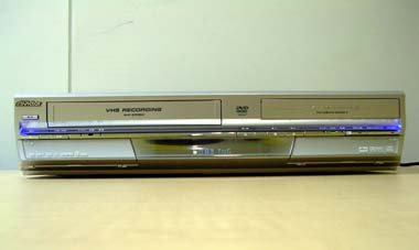 ① MITSUBISHI DVR-S300 DVDレコーダー VHS複合デッキ 似て非なる3つのVHS一体型DVDレコーダー（画像）（6/6枚目） - ITmedia