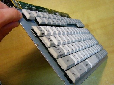 中味は一枚の鉄板を挟み込むように作られている