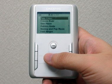 iPodより体力あります――24時間働けるHDDプレーヤー「Zen Touch」（画像