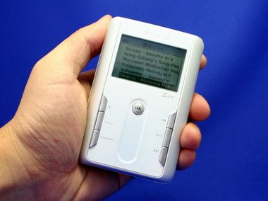 iPodより体力あります――24時間働けるHDDプレーヤー「Zen Touch」（画像