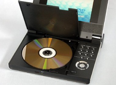 どこでもDVD”生活を3万円弱で――東芝ポータロウ「SD-P1600」（画像）（2