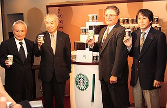 スターバックス コーヒー ジャパンCEO兼COOの角田氏ほか