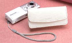 111グラムに500万画素、トミーが小型デジカメ「Xiaostyle」を発売