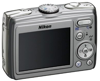 【動作確認済】Nikon COOLPIX P4 手ブレ補正・貴重な大型CCD搭載 ニコン、8メガ／手ブレ補正／無線LANの「COOLPIX P3/P4」（画像）（1/3