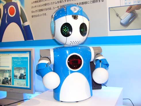 photo同社のマスコットだけあって、顔立ちはかなりカワイイ。それにしても「SKY」で「SORA」って、すごく空が好きなの？