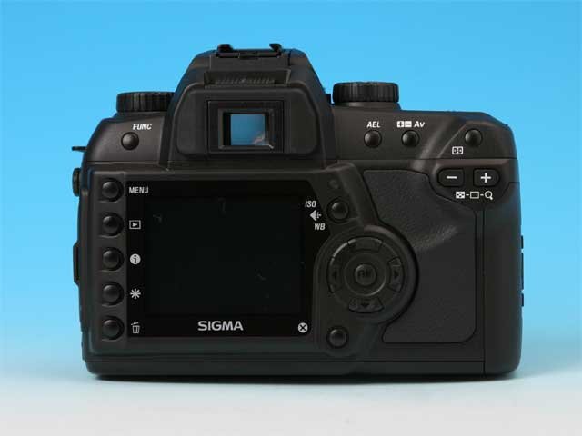 独自の3層撮像素子を採用したデジタル一眼レフ――シグマ「SD14」（画像