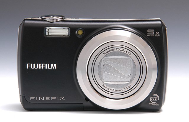 ノイズ知らずの多機能コンパクト――富士フイルム「FinePix F100fd