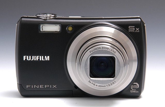 ノイズ知らずの多機能コンパクト――富士フイルム「FinePix F100fd