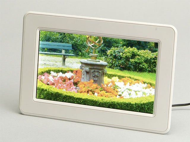 SANYO デジタルフォトフレーム (ホワイト) LVF-PF71(W) 6g7v4d0 デジタルフォトフレームを眺めて、サイズと設置性を比較する（画像