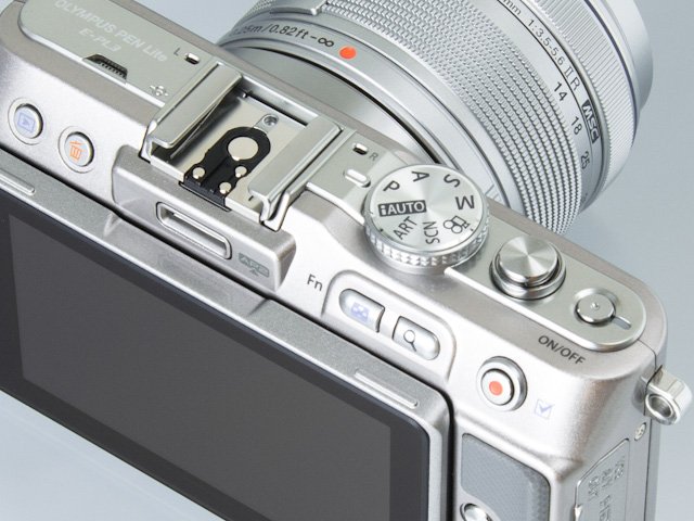 携帯性と利便性に優れた小型軽量ミラーレス――オリンパス「E-PL3