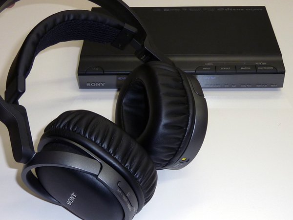 SONY MDR-DS7500ワイヤレスヘッドフォン　スタンド付き ソニー、3D映像にぴったりのワイヤレスヘッドフォン「MDR-DS7500」発売
