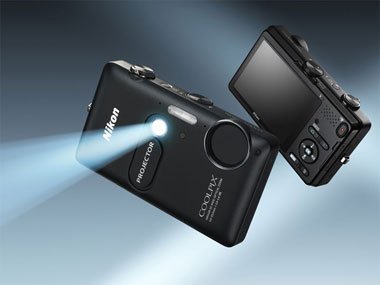 photo「COOLPIX S1200pj」のプロジェクター投映（イメージ）