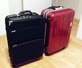 ビジネスっぽい場所に行くときは、黒色のスーツケースを選ぶ