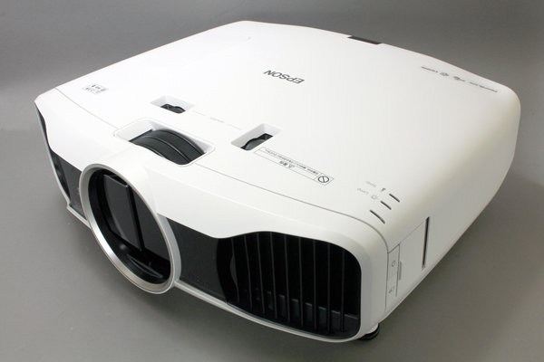 明るい3Dにワイヤレス！ エプソン「EH-TW8000W」を試す（画像）（1/13