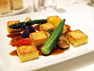 ボレンタのガレットとゴロゴロ野菜のソテー