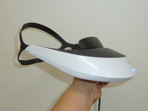 小さくなって大きな進化、ソニーが有機EL搭載ヘッドマウント