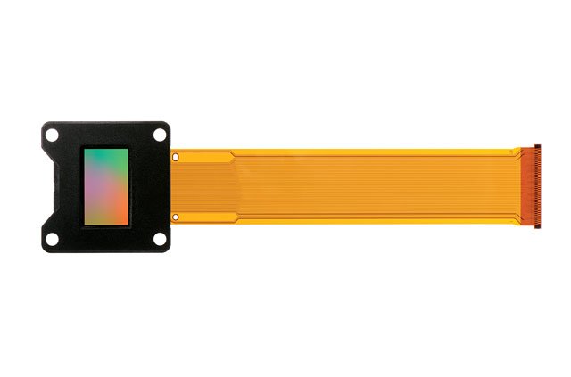 ソニー、3Dヘッドマウントディスプレイ新モデル「HMZ-T2