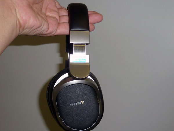 9.1chを再現するワイヤレスのサラウンドヘッドフォン「MDR-HW700DS