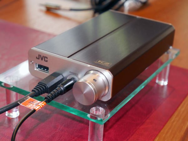 JVC、多彩な入力を持つDAC内蔵ポータブルヘッドフォンアンプ「SU-AX7