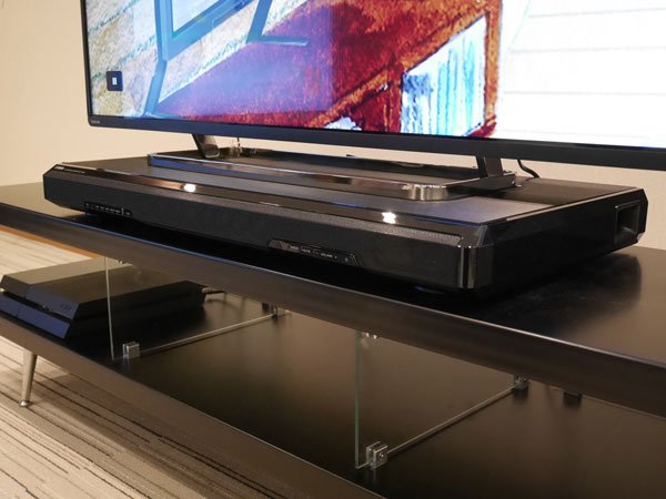 ビームスピーカー8基を搭載！ ヤマハから台座型テレビ用サラウンド