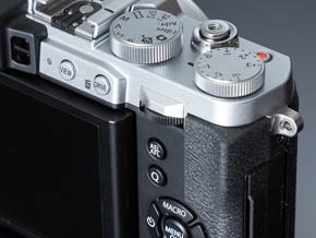 FUJIFILM X30