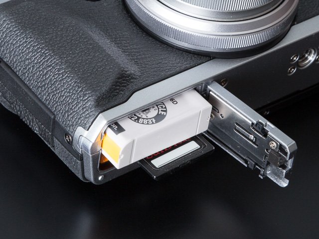 FUJIFILM X30　動作確認済み※電源不具合あり いつか見た、あのフィルムの色を再現できる「FUJIFILM X30」（画像
