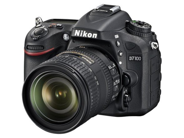 「D7100」