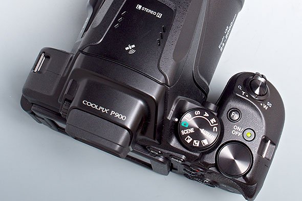 COOLPIX P900