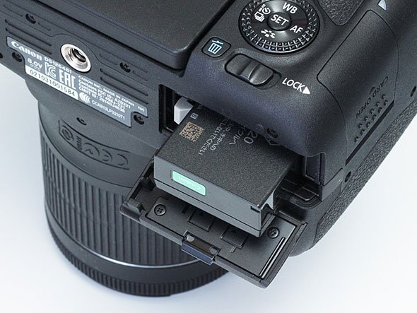 EOS 8000D