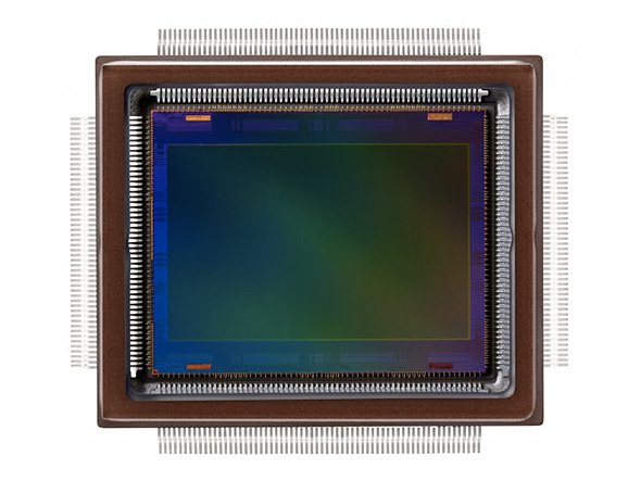 約2億5000万画素のCMOSセンサー