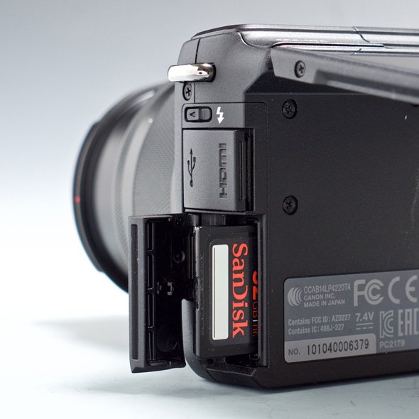 EOS M10
