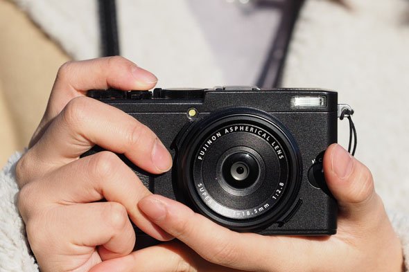 FUJIFILM X70