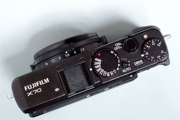 FUJIFILM X70