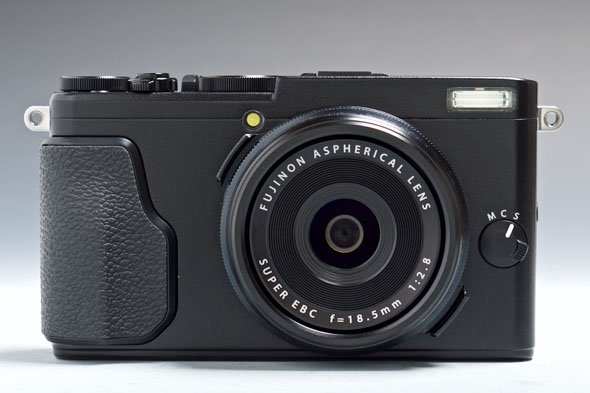 FUJIFILM X70