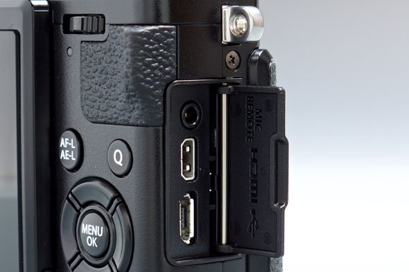 FUJIFILM X70