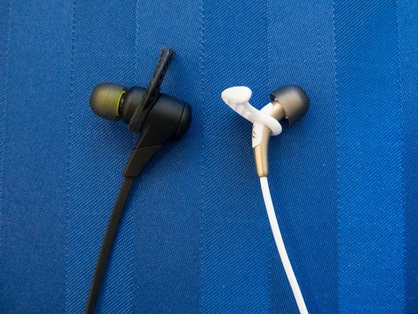 発売済みの「Jaybird X2」（左）とJaybird Freedom（右）