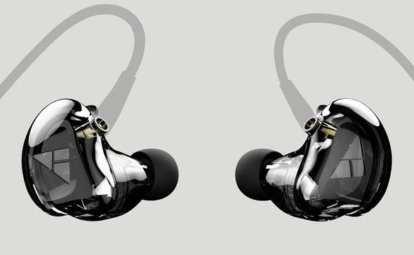 iBasso Audioのハイブリッドイヤフォン「IT03」