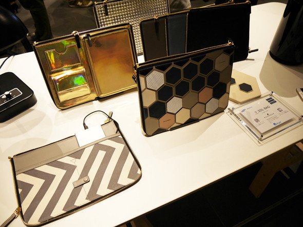 ファッション性を兼ね備えたソーラーパネル付きバッグ「SOL BAG」
