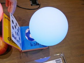 好きな色をピックアップして持ち運べるライト「COLOR UP」