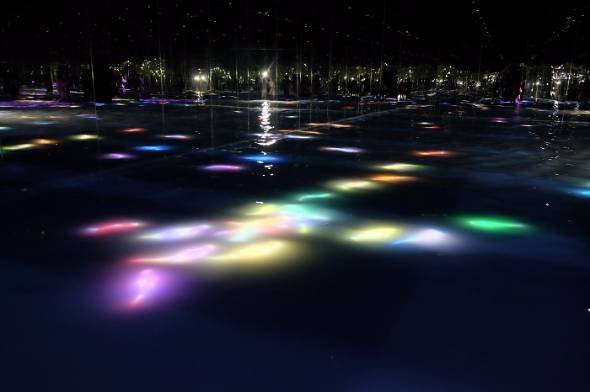 アート展「DMM.プラネッツ Art by teamLab」