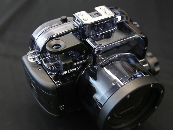 RX100シリーズ全モデルで使用できる耐圧水深40mの防水ハウジング「MPK-URX100A」