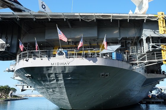 アメリカ海軍の航空母艦「ミッドウェイ」