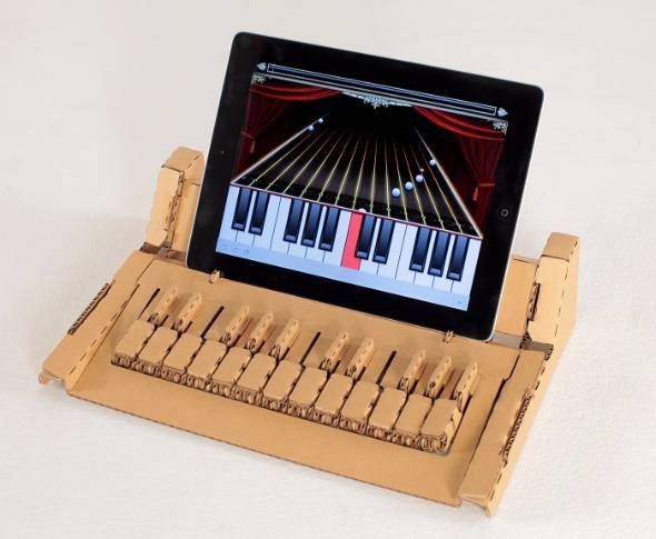 ダンボール製組み立てキーボード「KAMI-OTO」