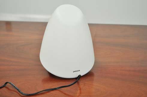 愛嬌のあるデザイン。AC電源駆動で室内に固定して使う